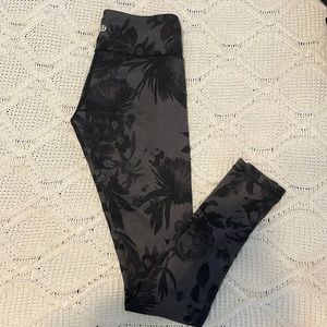 Lululemon Rose Wunderunders EUC 31”